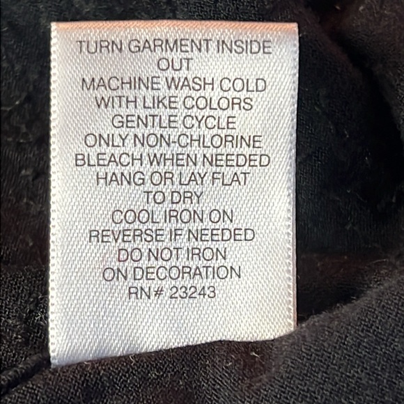 🥂🍾NEW YORK & COMPANY BLACK SEQUIN TOP SIZE SMALL🥂🍾 - Picture 13 of 13